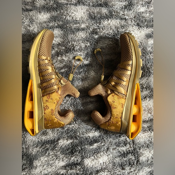 302: Nike Women Shox Gravity (Metallic Gold) Size: 7.5 (reg$150) - Picture 2 of 13